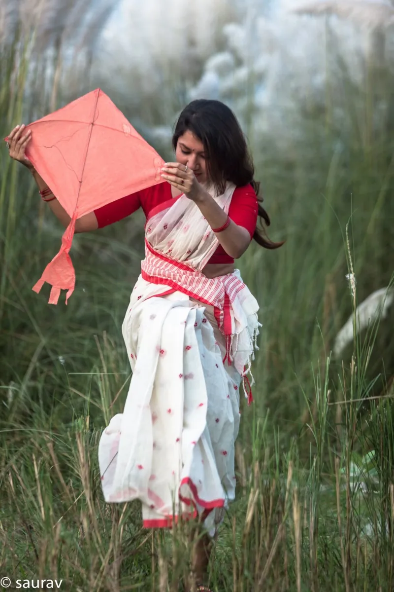 শরৎ চলে যায়